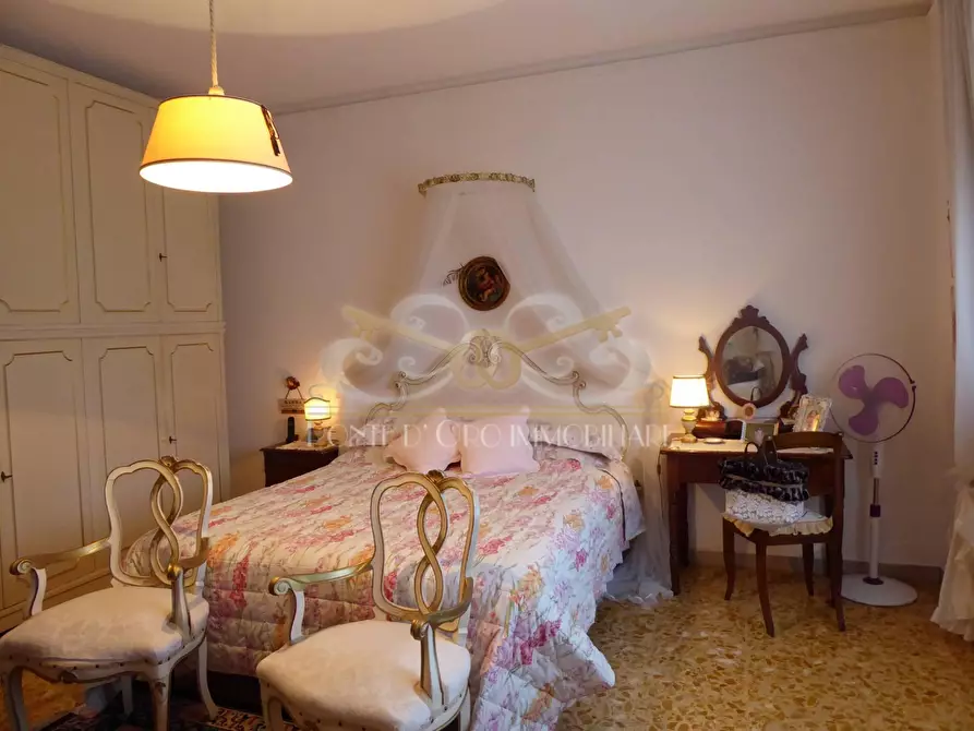 Immagine 27 di Villa in vendita  a Vecchiano