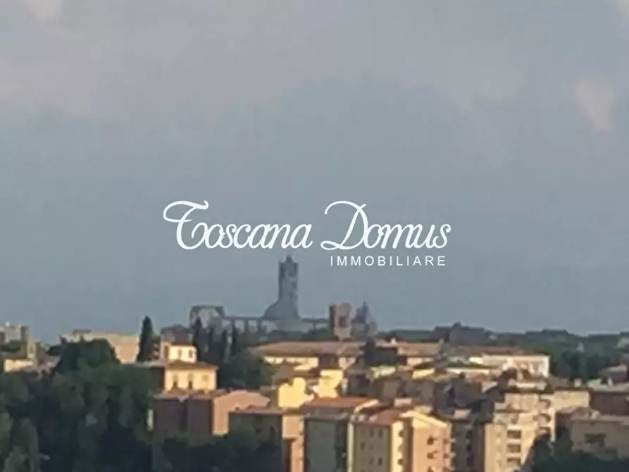 Immagine 3 di Appartamento in vendita  a Siena