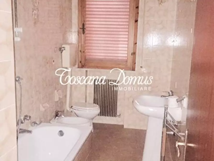 Immagine 10 di Appartamento in vendita  a Siena