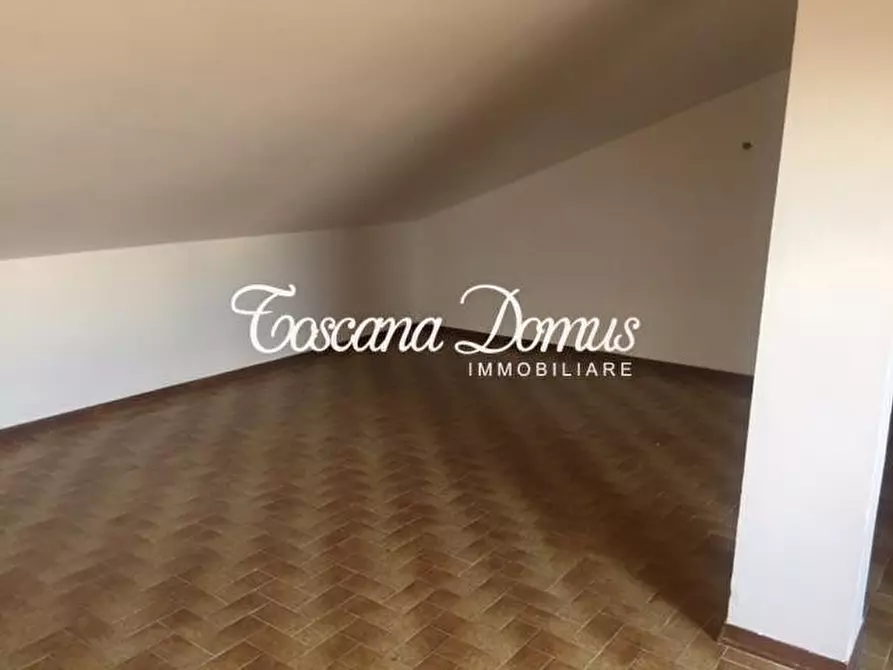 Immagine 9 di Appartamento in vendita  a Siena