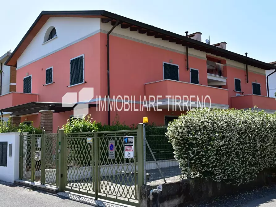 Immagine 4 di Mansarda in affitto  a Massa