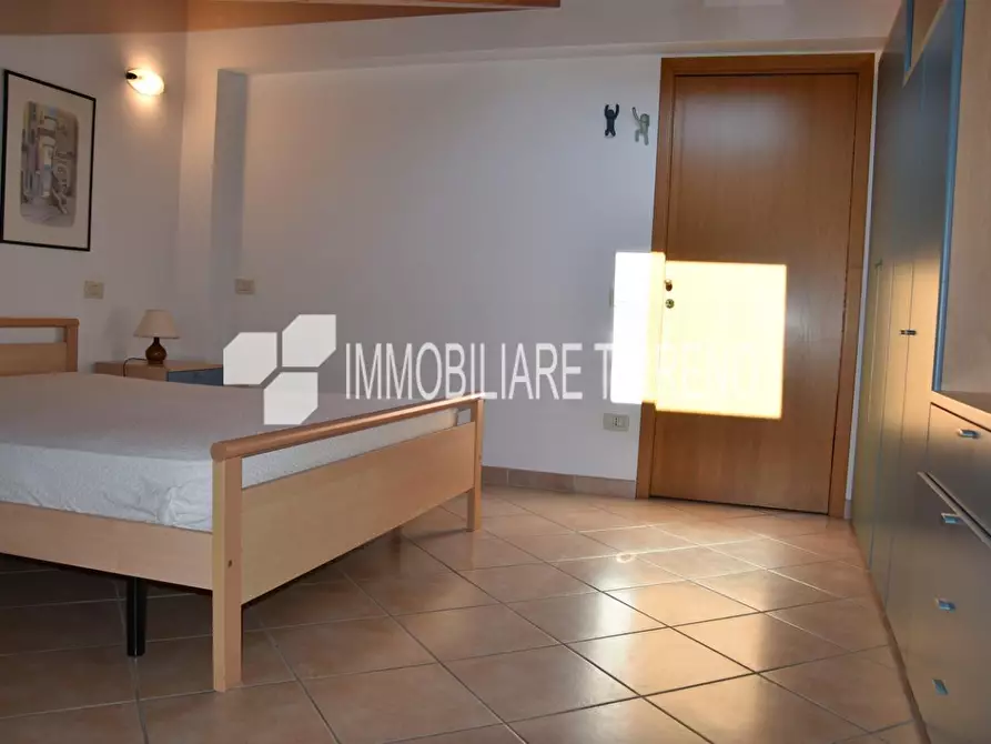 Immagine 12 di Mansarda in affitto  a Massa