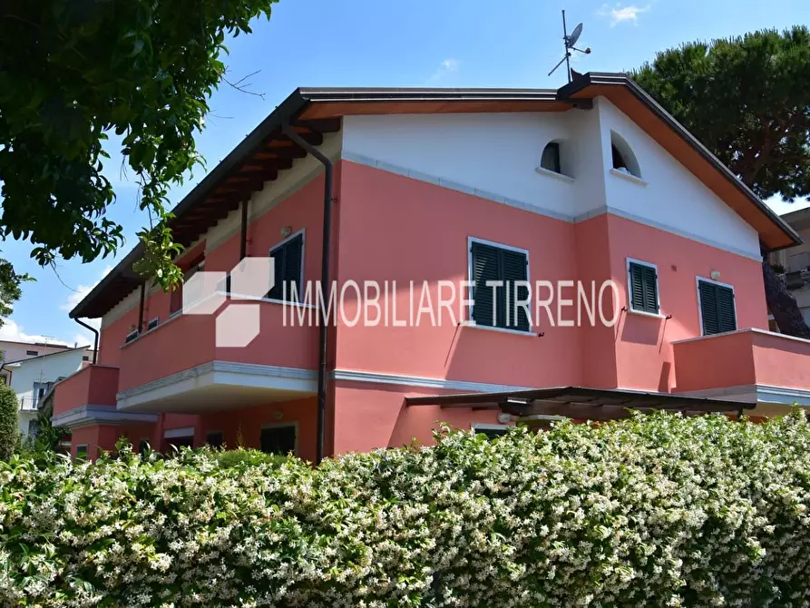 Immagine 3 di Mansarda in affitto  a Massa