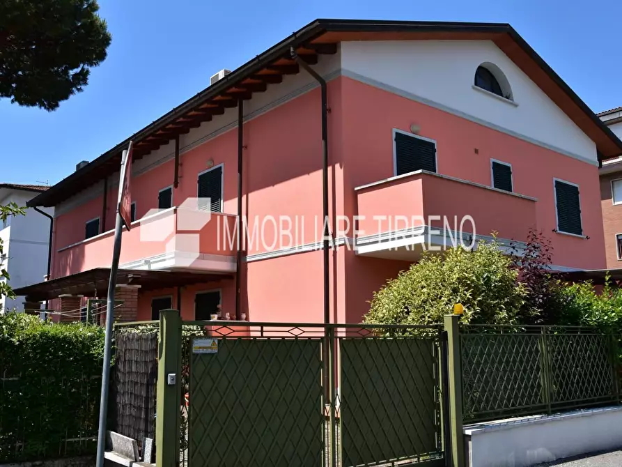 Immagine 2 di Mansarda in affitto  a Massa