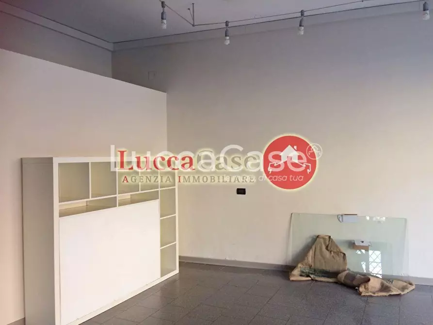 Immagine 2 di Ufficio in affitto  a Lucca