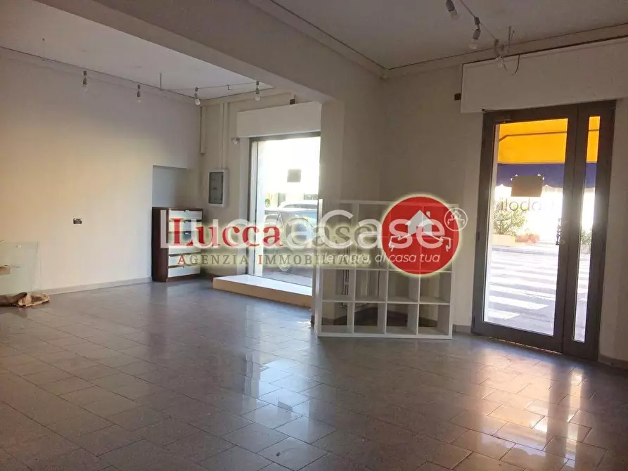 Immagine 5 di Ufficio in affitto  a Lucca