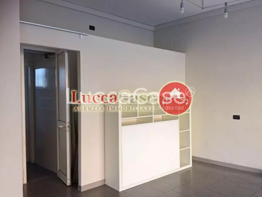 Immagine 4 di Ufficio in affitto  a Lucca