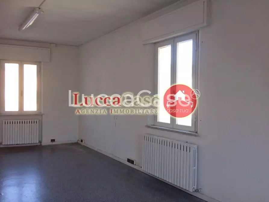 Immagine 3 di Ufficio in affitto  a Lucca