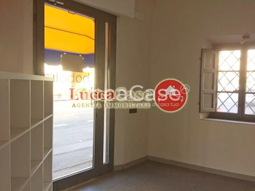 Immagine 6 di Ufficio in affitto  a Lucca