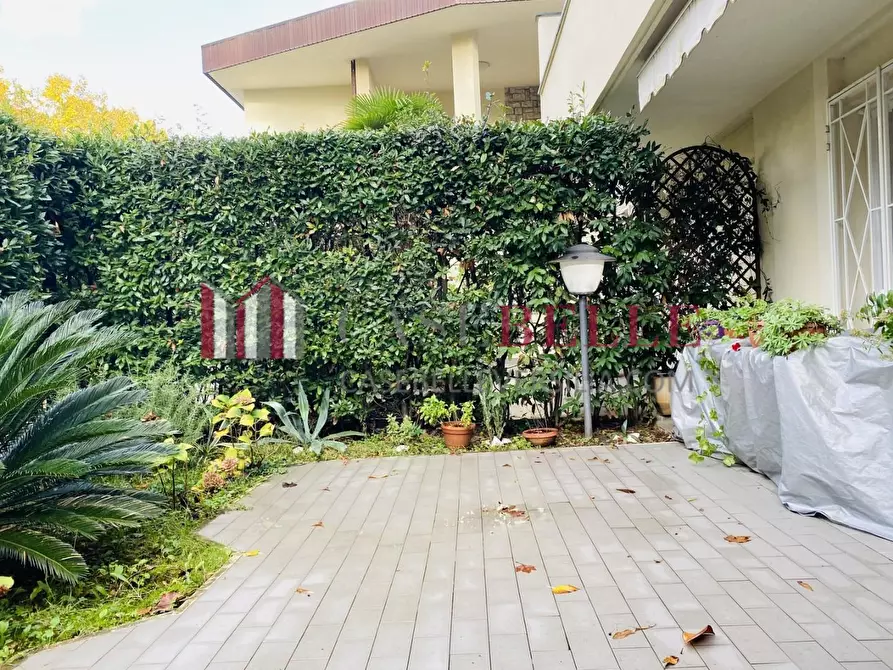 Immagine 24 di Appartamento in vendita  a Pietrasanta