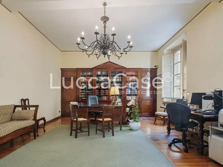 Immagine 3 di Appartamento in vendita  a Lucca