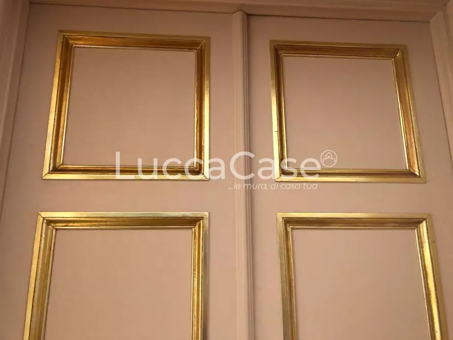 Immagine 17 di Appartamento in vendita  a Lucca