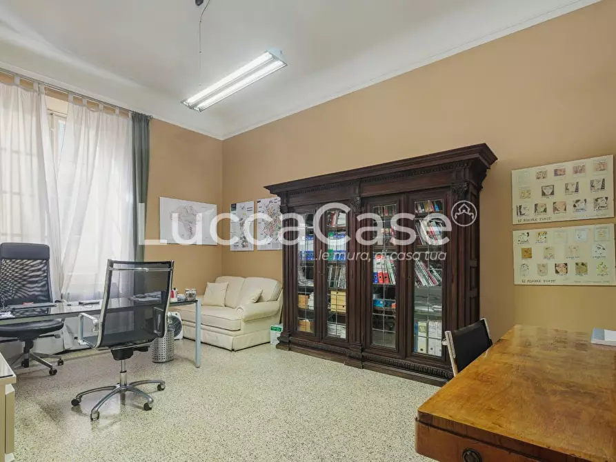 Immagine 14 di Appartamento in vendita  a Lucca