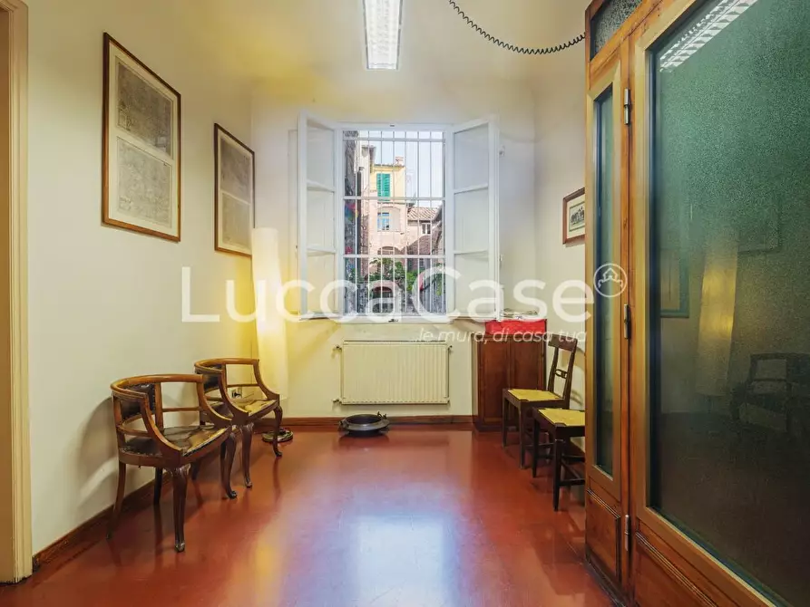 Immagine 22 di Appartamento in vendita  a Lucca