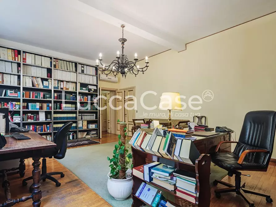 Immagine 4 di Appartamento in vendita  a Lucca