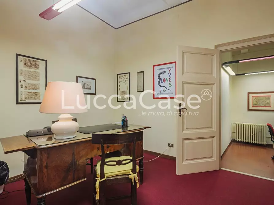 Immagine 19 di Appartamento in vendita  a Lucca