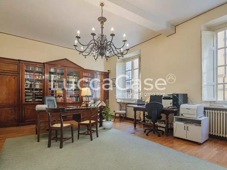 Immagine 2 di Appartamento in vendita  a Lucca