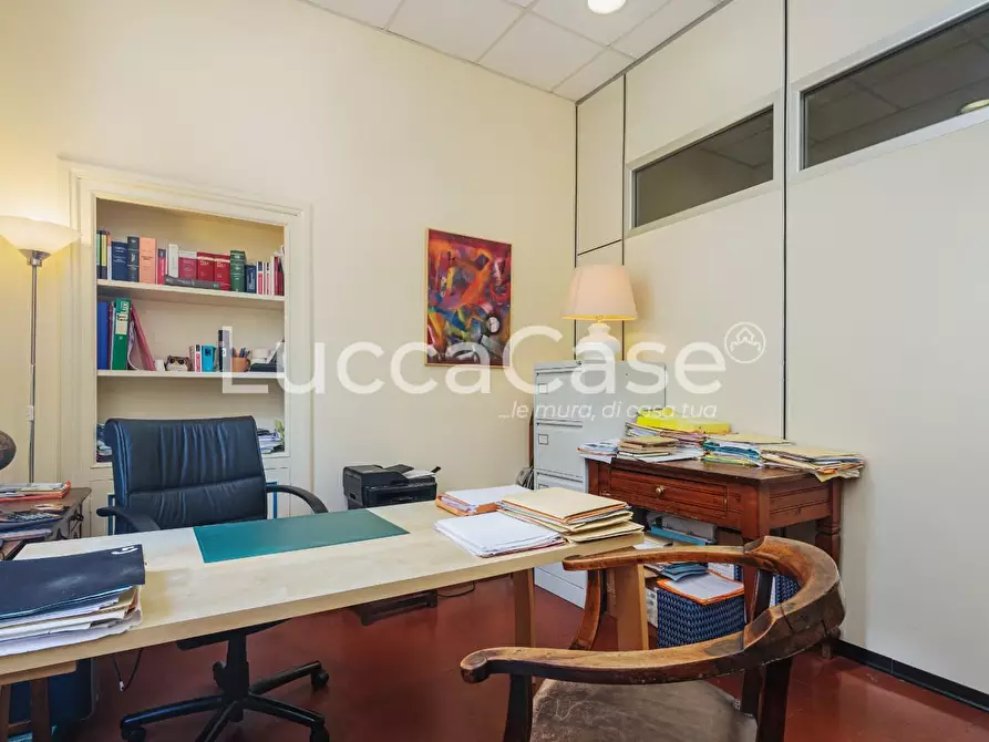 Immagine 8 di Appartamento in vendita  a Lucca