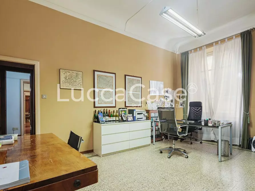 Immagine 15 di Appartamento in vendita  a Lucca