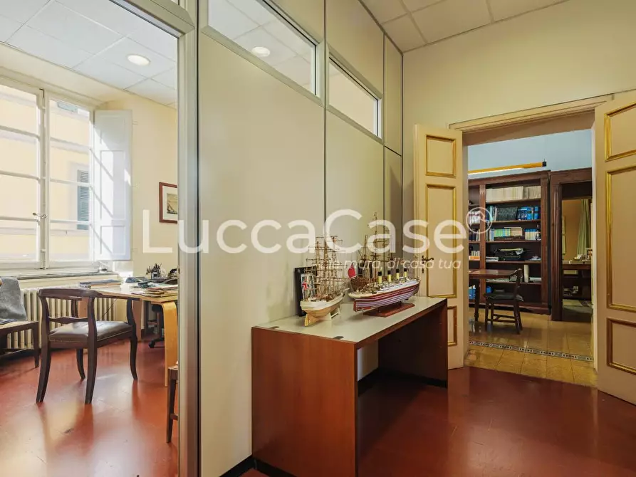 Immagine 9 di Appartamento in vendita  a Lucca