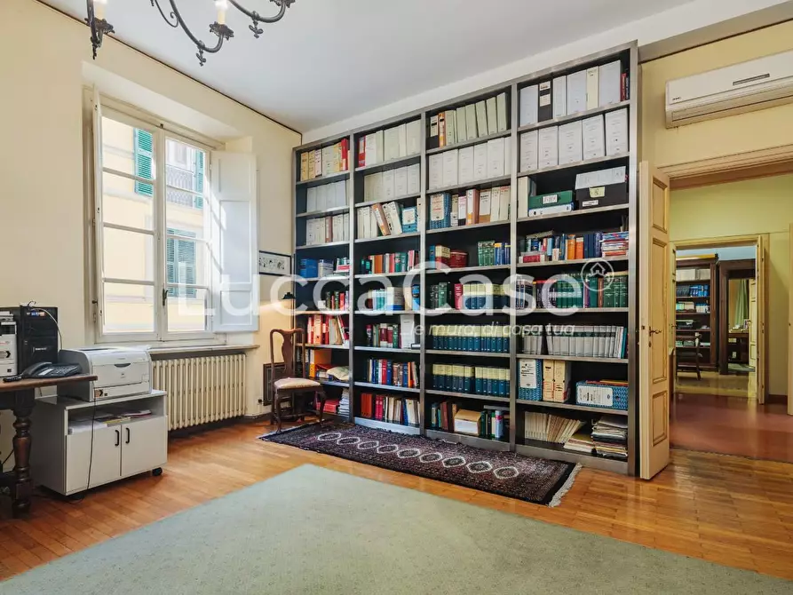 Immagine 6 di Appartamento in vendita  a Lucca