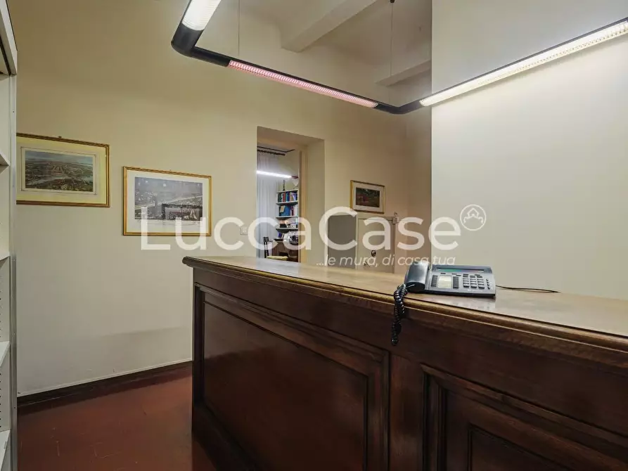 Immagine 20 di Appartamento in vendita  a Lucca