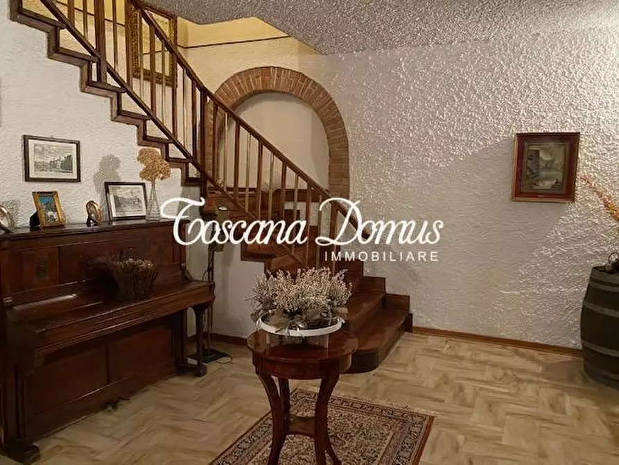 Immagine 12 di Casa colonica in vendita  a Siena