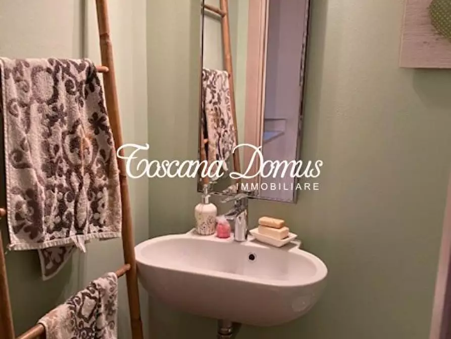 Immagine 11 di Casa colonica in vendita  a Siena