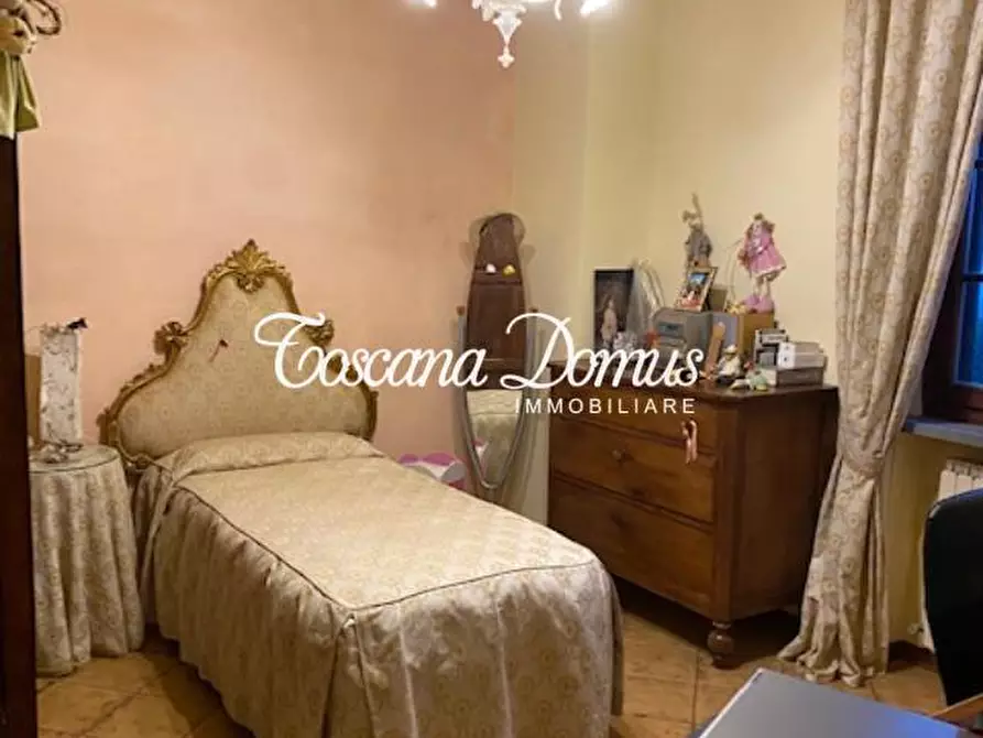 Immagine 21 di Casa colonica in vendita  a Siena