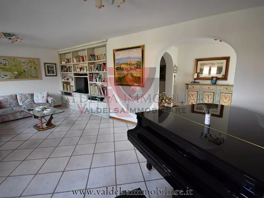 Immagine 1 di Villa in vendita  a Colle Di Val D'elsa