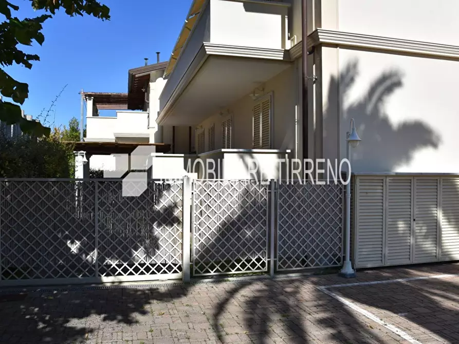 Immagine 1 di Appartamento in affitto  a Massa