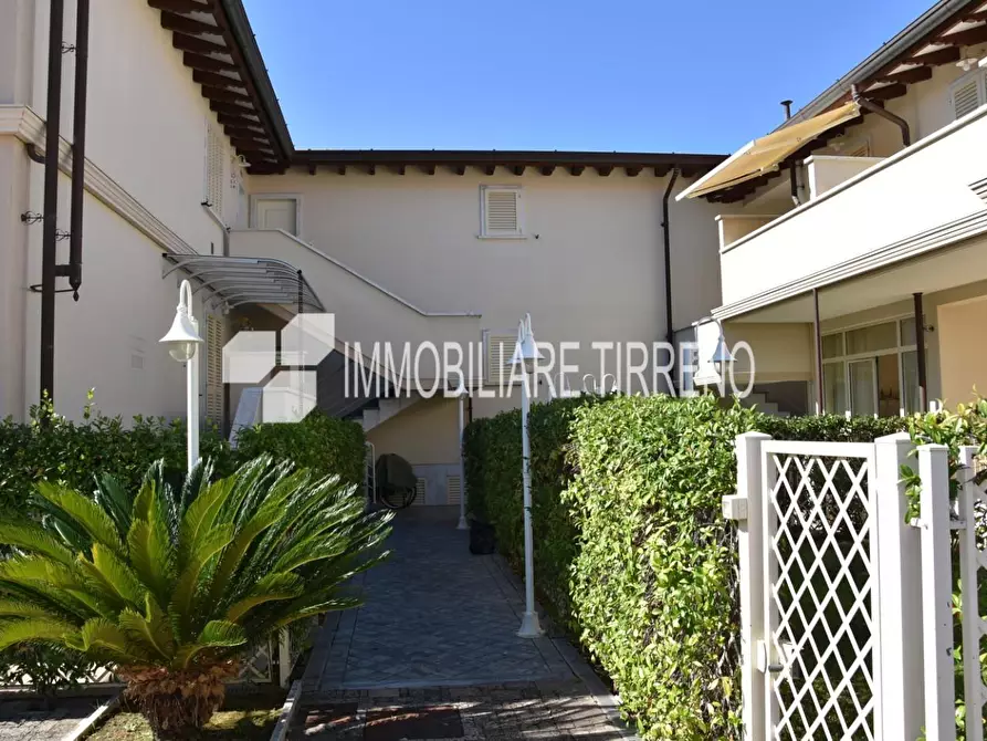 Immagine 5 di Appartamento in affitto  a Massa