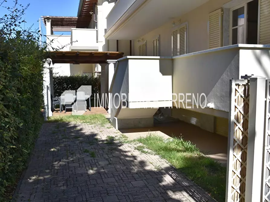 Immagine 4 di Appartamento in affitto  a Massa