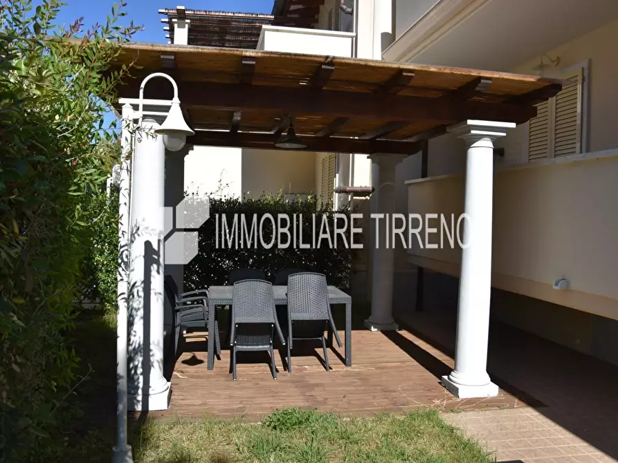 Immagine 2 di Appartamento in affitto  a Massa
