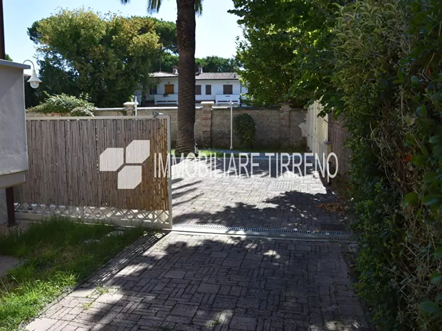 Immagine 3 di Appartamento in affitto  a Massa