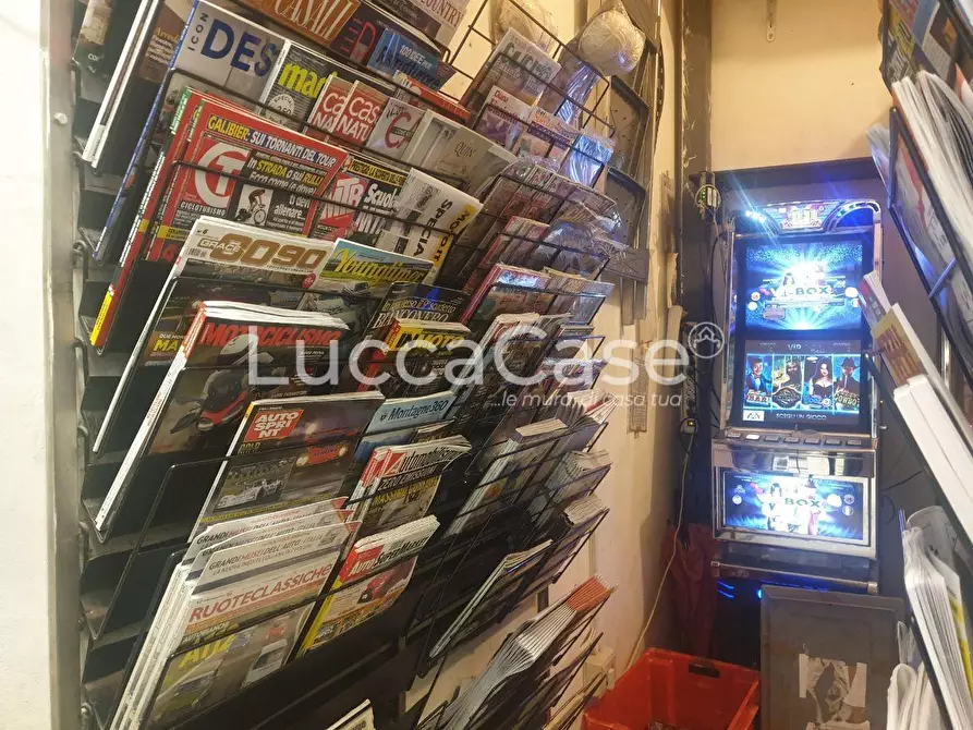 Immagine 6 di Attività commerciale in vendita  a Lucca