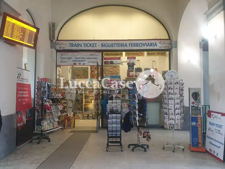 Immagine 1 di Attività commerciale in vendita  a Lucca