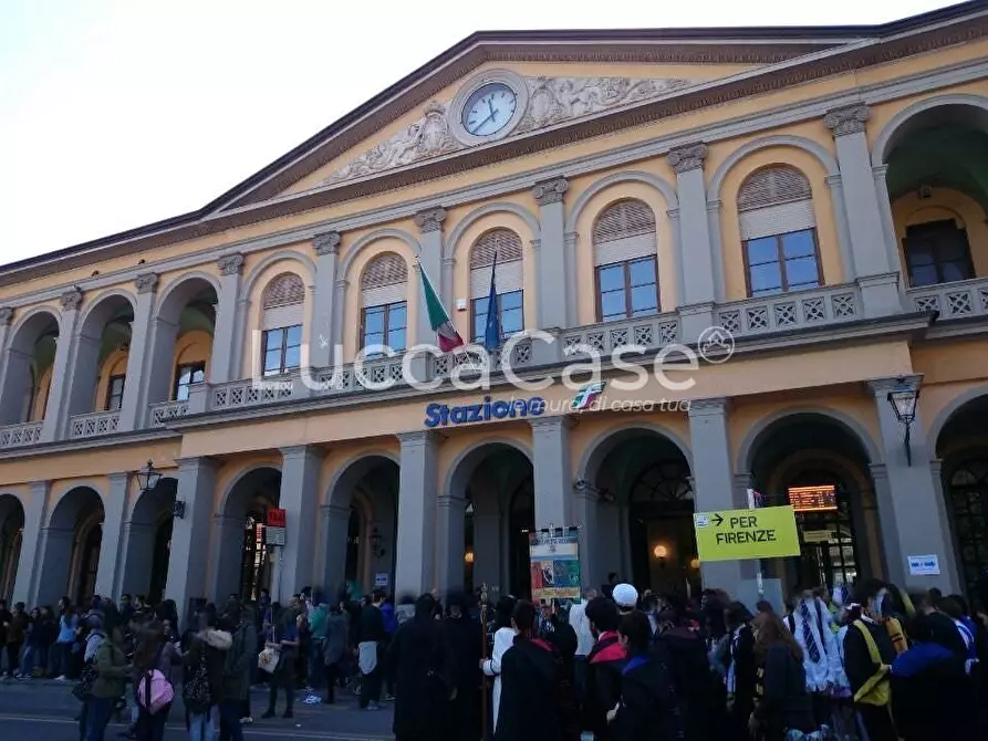 Immagine 10 di Attività commerciale in vendita  a Lucca