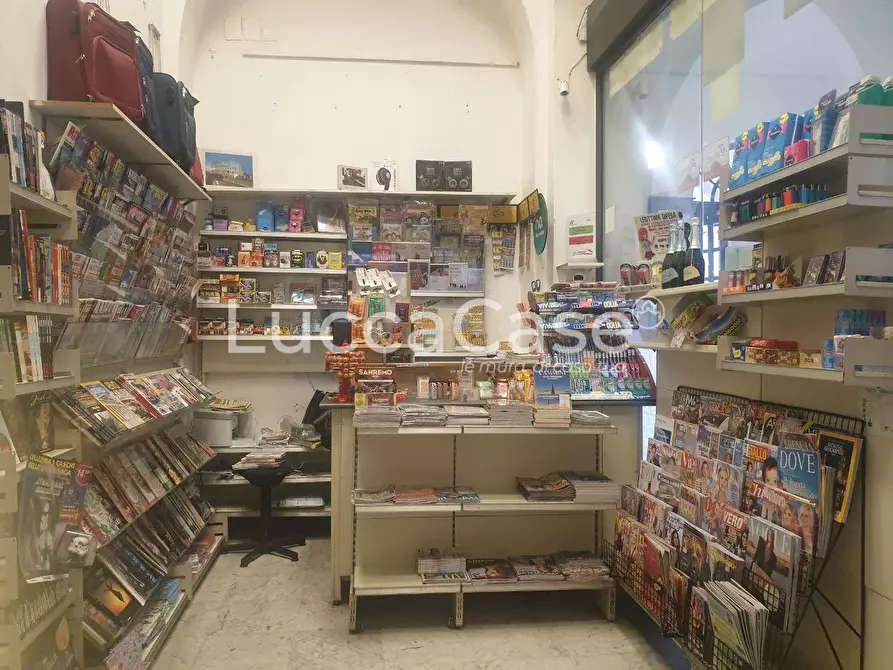 Immagine 5 di Attività commerciale in vendita  a Lucca