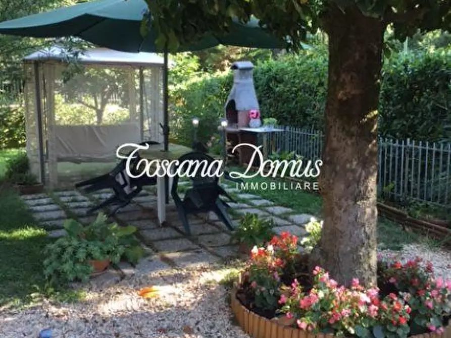 Immagine 11 di Appartamento in vendita  a Siena