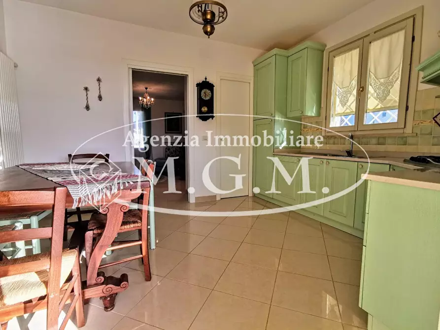 Immagine 2 di Villa in vendita  a Santa Maria A Monte