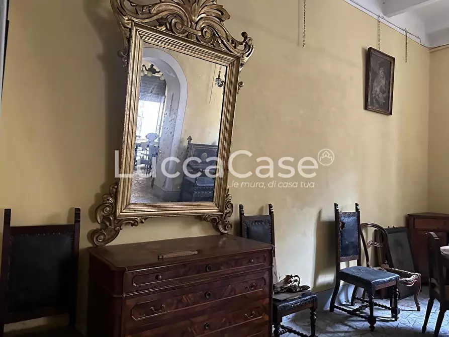 Immagine 14 di Locale commerciale in affitto  a Lucca