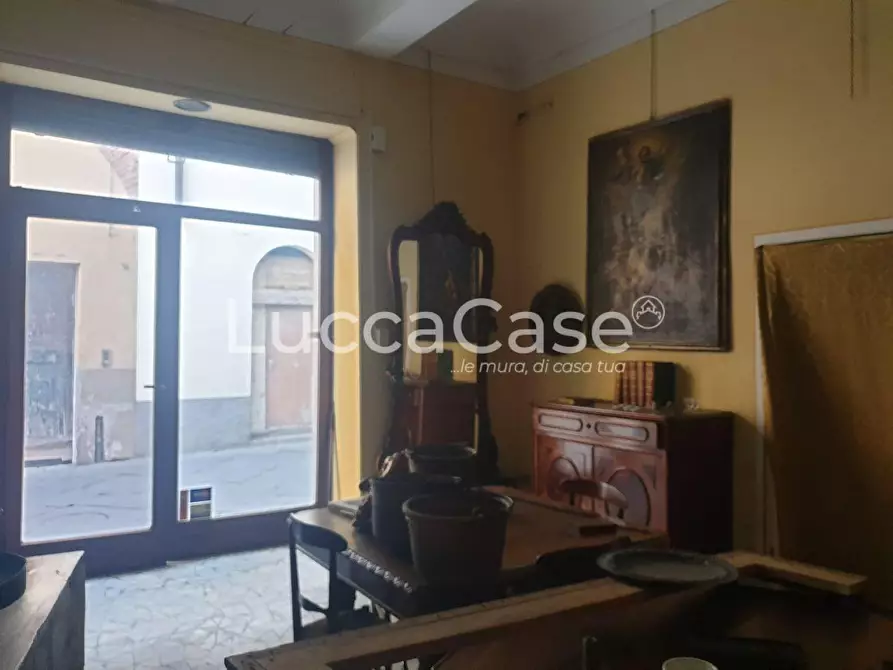 Immagine 8 di Negozio in affitto  a Lucca