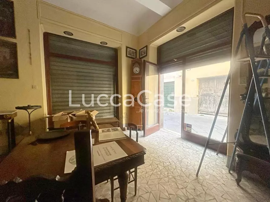Immagine 7 di Locale commerciale in affitto  a Lucca