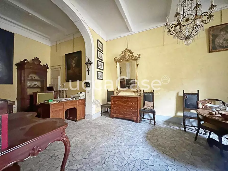 Immagine 17 di Locale commerciale in affitto  a Lucca