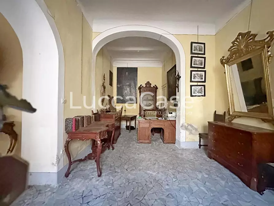 Immagine 4 di Locale commerciale in affitto  a Lucca
