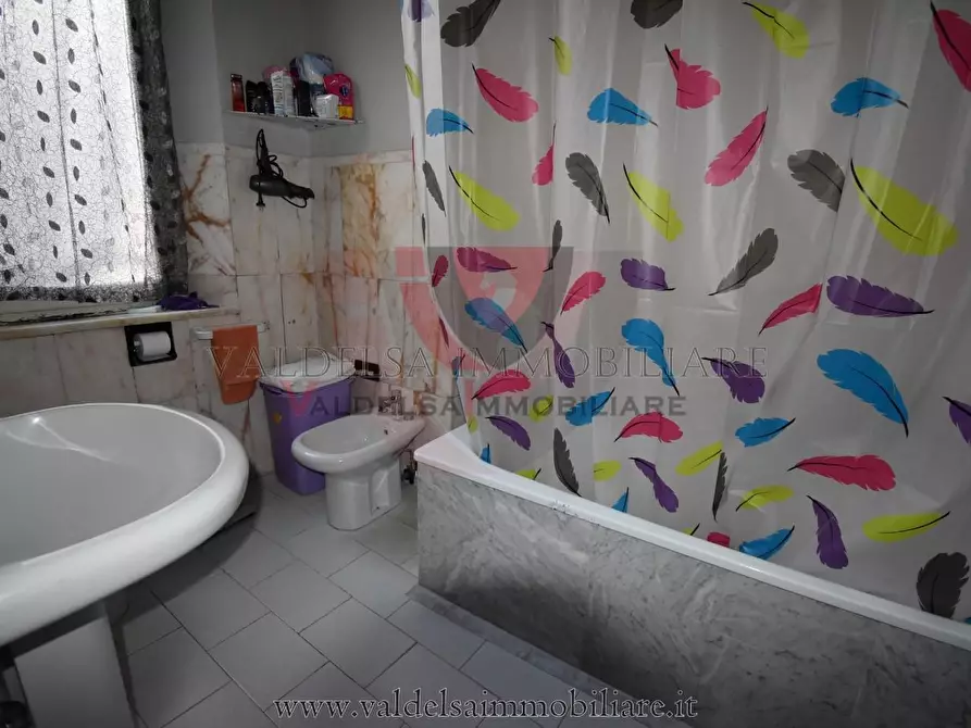 Immagine 19 di Appartamento in vendita  a Colle Di Val D'elsa