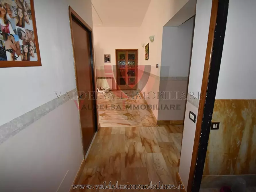 Immagine 10 di Appartamento in vendita  a Colle Di Val D'elsa