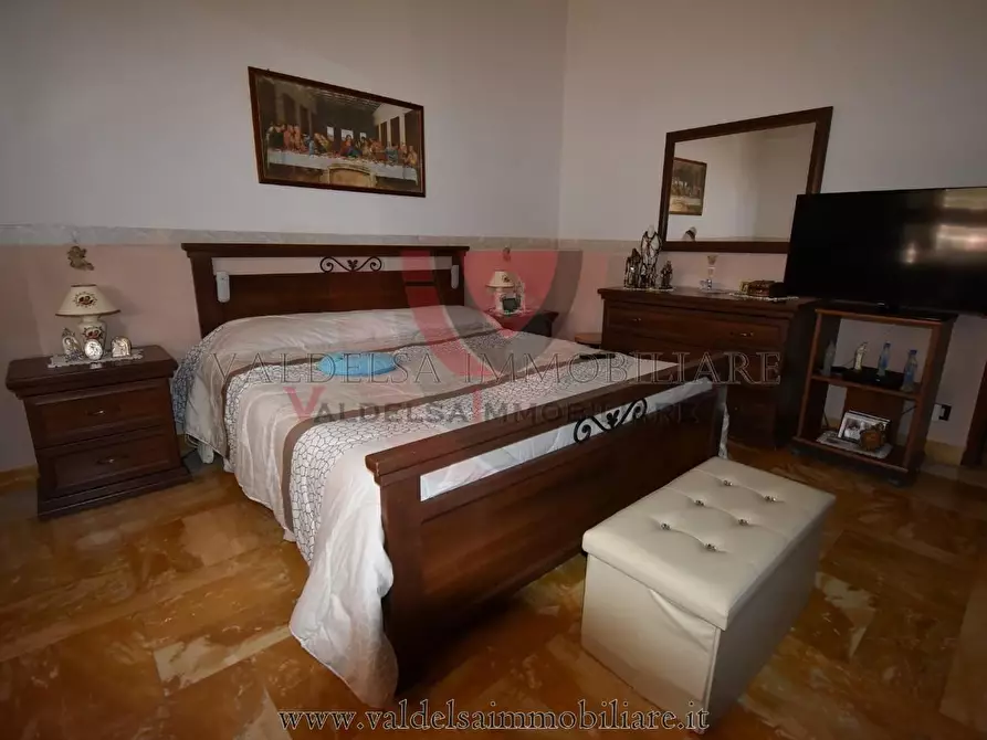 Immagine 17 di Appartamento in vendita  a Colle Di Val D'elsa