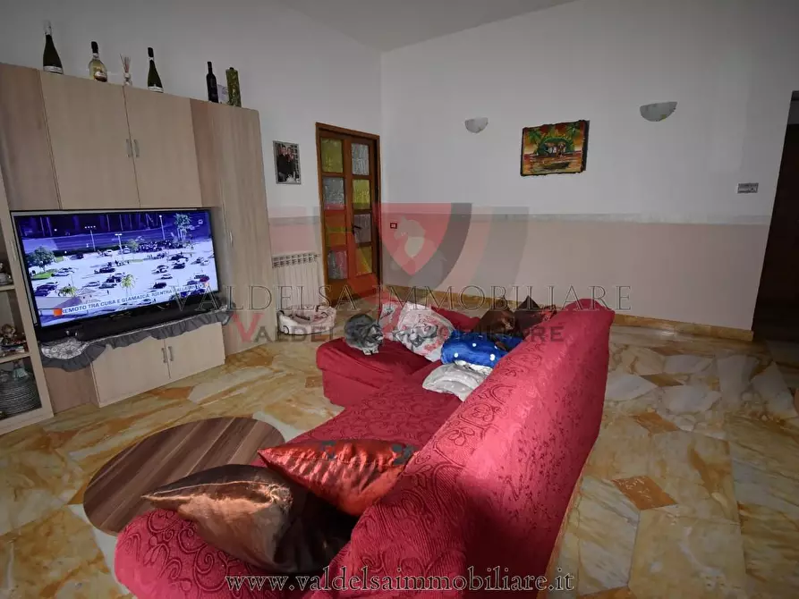 Immagine 6 di Appartamento in vendita  a Colle Di Val D'elsa